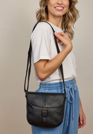 Gusti Leder CANDICE - Umhängetasche - schwarz