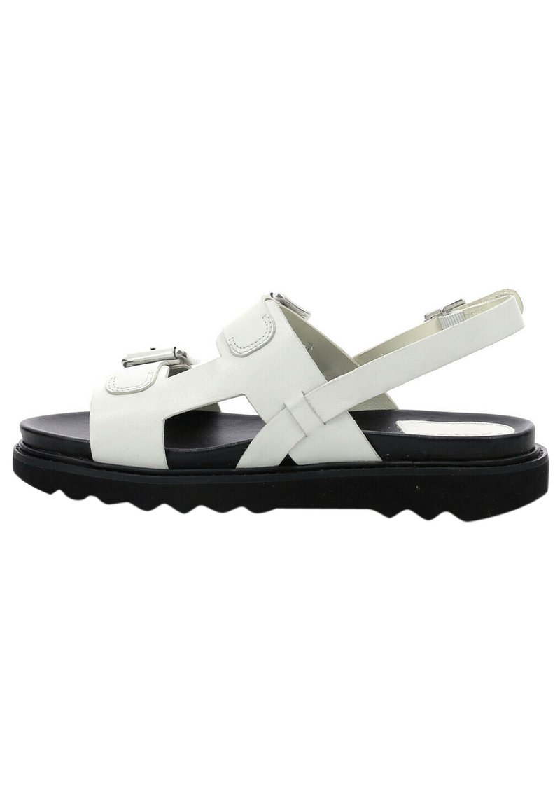 Witte lederen sandalen met verstelbare banden, een zwarte rubberen zool en een zigzagprofiel. Voorzien van zilveren hardwareaccenten.