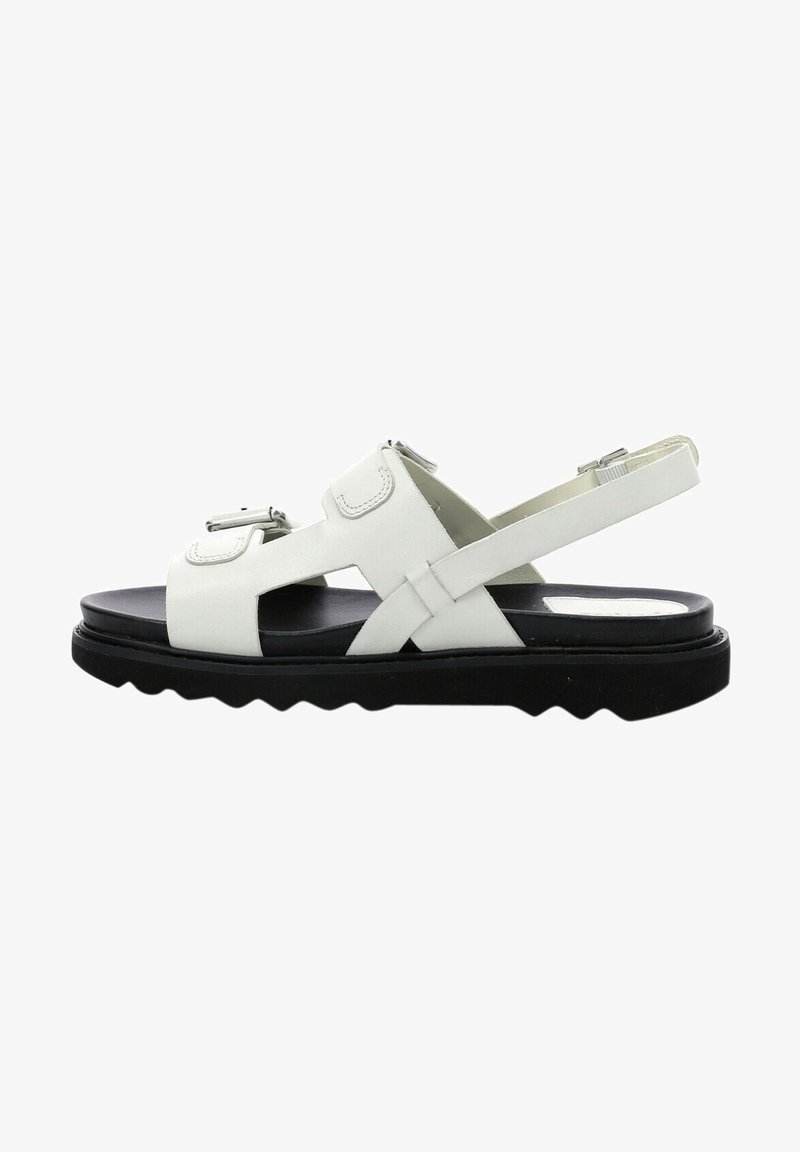 Witte lederen sandalen met verstelbare banden, een zwarte rubberen zool en een zigzagprofiel. Voorzien van zilveren hardwareaccenten.