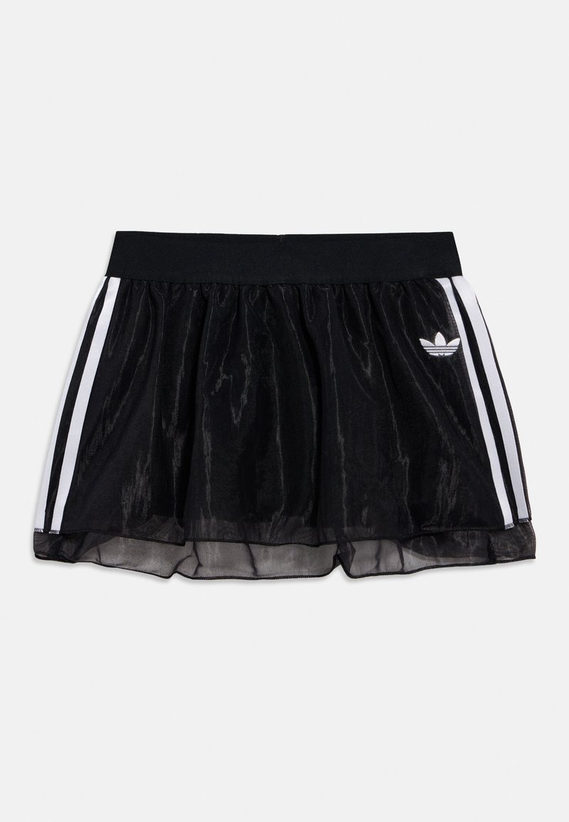 Jupe en mesh noire avec un design froncé, une large ceinture noire et des bandes blanches sur les côtés ornées du logo Adidas sur le côté gauche.