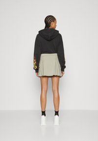 American Eagle UTILITY SKORTY - Plisirano krilo - olive