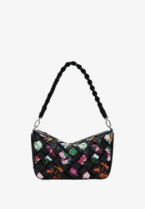 Vävd svart handväska med blommönster i rosa, lila och vitt. Den har en flätad axelrem och silverdetaljer, samt ett dragkedjestängning.