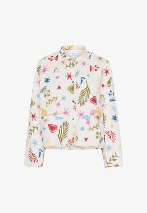 Vadderad jacka med vit bas som har flerfärgade blommönster och stjärnor. Oversized passform, knappstängning och fickor.