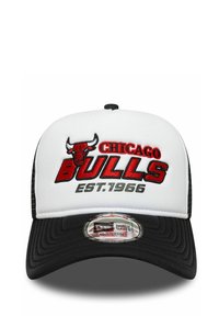 Baseball cap with a white front, black mesh back. Features red embroidered "CHICAGO BULLS" and bull logo. Adjustable strap below the brim.
