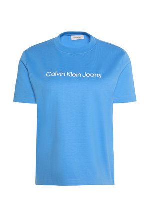 Hele sinine lühikeste varrukatega t-särk ümar kaelusega, rinnal valgega trükitud tekstiga "Calvin Klein Jeans".