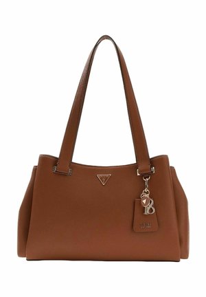 Sac à main en cuir marron avec deux poignées courtes, ferrures argentées et accents de logo. Comprend un porte-bonheur et une étiquette attachée à une poignée.