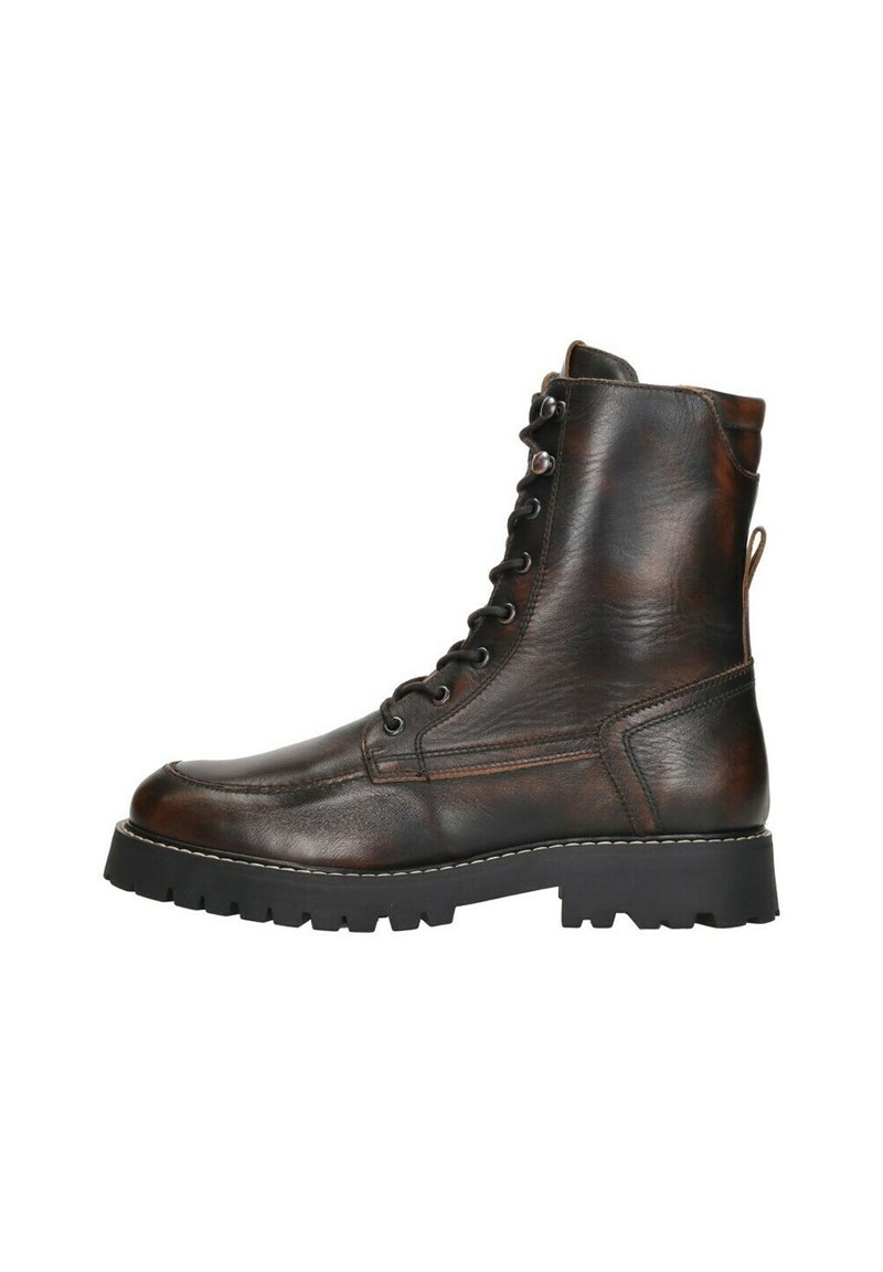 Bruine leren enkelboots met een gestructureerde afwerking, uitgerust met een vetersluiting, verstevigde neus en een robuuste, dikke zool.