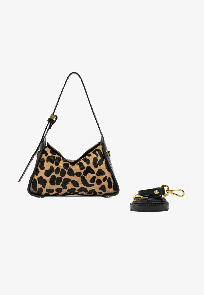 Borsa a tracolla in stampa leopardata con accenti in pelle nera, forma triangolare e tracolla regolabile. Include finiture dorate e una tracolla staccabile.
