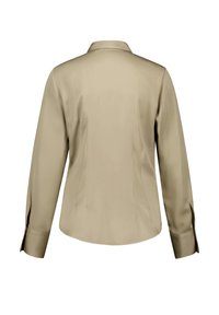 Beige Langarmhemd mit Kragen, glatter Textur und seitlichen Schlitzen. Enthält taillierte Rückenpanels und knopfbare Manschetten.