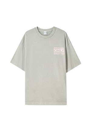 Hellgraues, übergroßes T-Shirt aus weichem Stoff. Hat ein quadratisches, pinkes Grafikdesign auf der linken Brust mit dem Text "Nur für Mitglieder seit 1998."