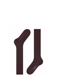 Calze bordeaux con una texture a coste e sottili strisce verdi. Presentano una punta e un tallone rinforzati, etichettati con il nome del marchio.