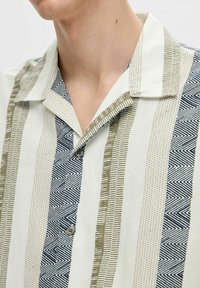 Selected Homme SLHRELAXSUN SHIRT RESORT - Camicia - egret
