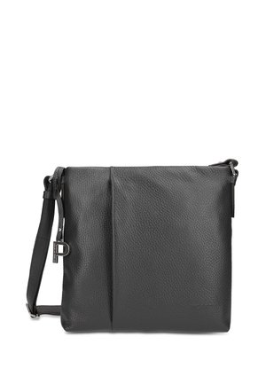 Sac bandoulière en cuir noir texturé avec bandoulière ajustable et logo discret sur le coin inférieur droit à l'avant.