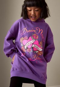 Next LONGLINE STANDARD - Mikina s kapucí - purple band printed