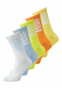 Set van vijf katoenen sokken in wit, lichtblauw, geel, oranje en neon groen, met ribgebreide boorden en de tekst 'JACK & JONES' gedrukt.