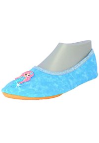 Lichtblauwe stoffen slipper met een zachte textuur, met een roze zeemeermin ontwerp, zilveren afwerking bij de kraag en een flexibele oranje zool.