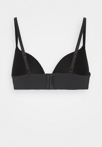 Crni podstavljeni triangle bralet s podesivim trakama, bezšavnim dizajnom i kopčanjem na kukicu na leđima. Glatka tekstura.