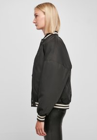 Urban Classics Bombejakke - black
