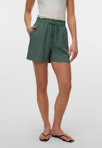 Vero Moda Shorts - laurel wreath