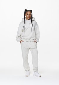 Pegador ATNA LOGO - Mikina - washed salty cream