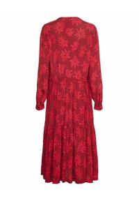 Abito lungo a maniche lunghe rosso con design a strati, presenta una vita stretta e polsini con bottoni. Realizzato in tessuto leggero con una finitura testurizzata.