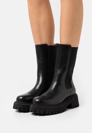 AMANDA - Stivali con plateau - black