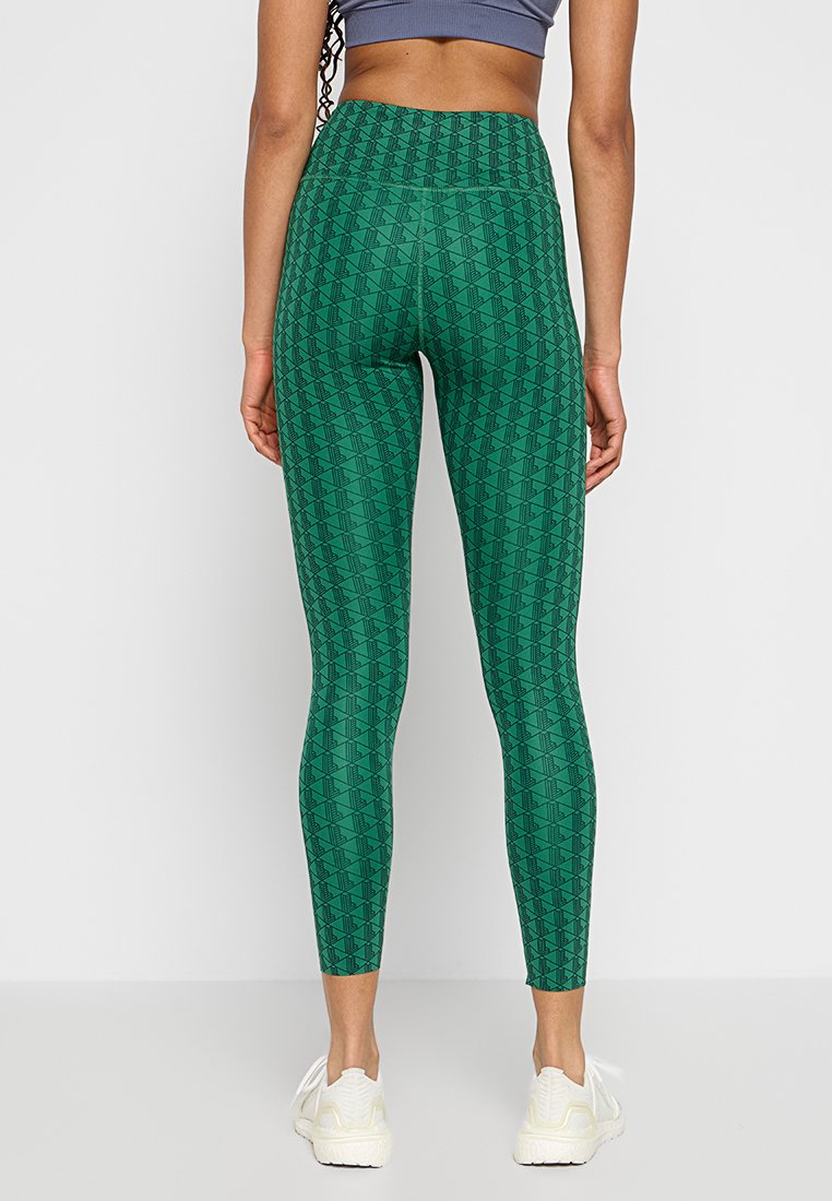 Leggings verdi con un motivo geometrico, alta vita, realizzati in materiale elasticizzato, design aderente e taglio alla caviglia.