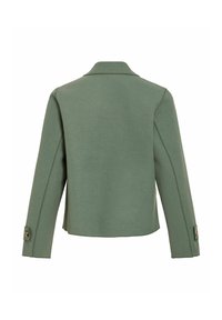 Grüne, taillierte Jacke mit strukturiertem Kragen, langen Ärmeln und geknöpften Manschetten. Glatte Textur mit klaren Linien und minimalen Details.