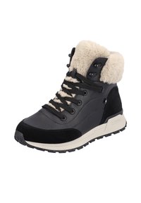 Czarne skórzane i zamszowe botki za kostkę z kremowym futerkiem, grubymi sznurowadłami i solidną podeszwą. Posiada oczka oraz szczegóły logo z boku.