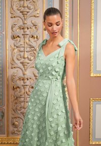 Love & Roses REGULAR FIT - SHOULDER MIDI  - Vapaa-ajan mekko - sage d