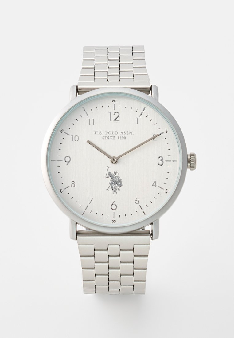 Orologio in acciaio inox argentato con quadrante rotondo, dial spazzolato bianco, indicatori delle ore neri e logo di un cavallo. Dotato di bracciale a rete.