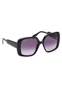 Occhiali da sole neri di grandi dimensioni con montatura quadrata, lenti gradienti viola e finitura lucida. Presentano aste spesse e un marchio minimale sulla lente.