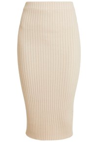 Beżowa spódnica ołówkowa z prążkowanego dzianiny, średniej długości, z pionowymi paskami i dopasowanym stanem. Miękka tekstura i gładkie wykończenie.