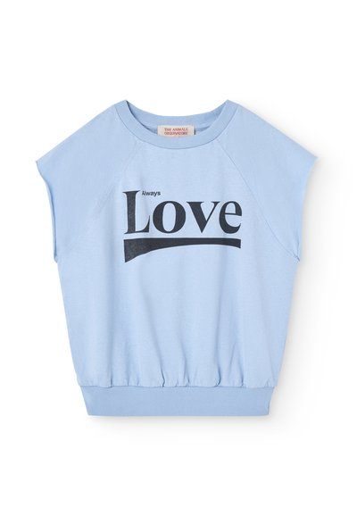 Sudadera de manga corta azul claro con dobladillo fruncido, que presenta el texto impreso en negro "Siempre Ama" y un escote redondo.