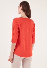 LELA CREW NECK  - Långärmad tröja - coral