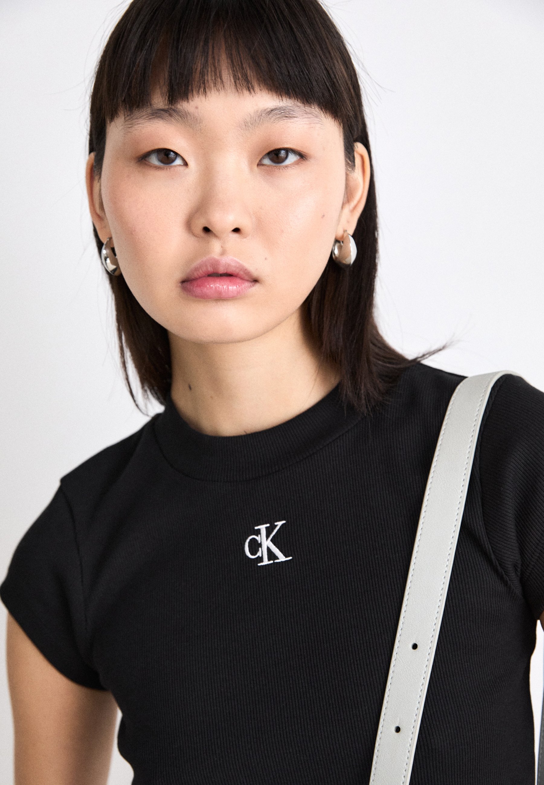 売れ筋商品|||カルバンクライン Tシャツ レディース トップス CROPPED SLIM TEE - Basic T-shirt - black Calvin Klein Jeans カルバンクライン Tシャツ レディース