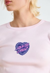 Santa Cruz HEART WREATH MINI FRONT - T-shirts med print - rose quartz