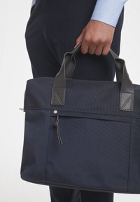 Ei valittu, dark navy