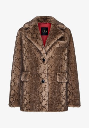 Hnědý kabát z umělé kožešiny se vzorem hadí kůže, který má zářezový límec, dva knoflíky a přední kapsy. Viditelná červená podšívka.