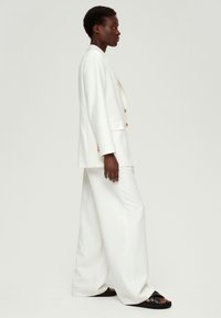 s.Oliver BLACK LABEL STRETCH - Halflange jas - ecru