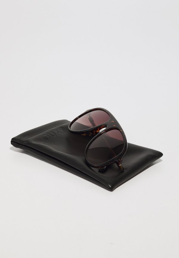 CHART TOPPER - Sunglasses2