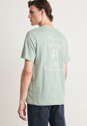 Les Deux HOTEL - Print T-shirt - light jade green/light ivory
