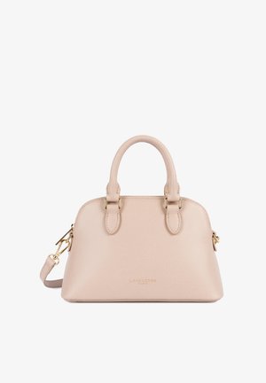 Sac à main en cuir beige texturé avec double poignée supérieure, bandoulière amovible et ferrures dorées.