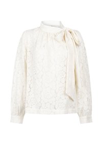 Witte kantblouse met lange mouwen, bloemmotief, hoge halslijn en een strik aan de rechter schouder.