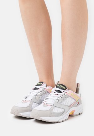 ARCHIVE RUNNER - Sneakers basse - sterling grey