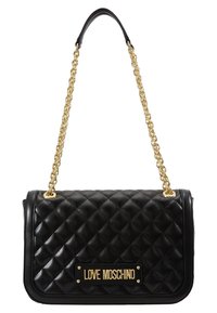Svart quiltad läder axelväska med guldkedjestrap och guldtonad "LOVE MOSCHINO" logoplakett på framsidan.