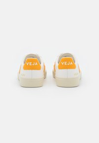 Veja CAMPO - Sapatilhas - extra white/ouro