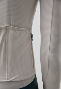 Thumbnail Image 8