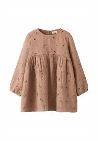 Langärmeliges Kleinkindkleid in staubigem Rosa mit kleinen gestickten Blumen und gerafftem Taillendetail.