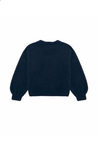 Granatowy sweter z dzianiny z okrągłym dekoltem, długimi bufkami i ściągaczem na dole. Miękka tekstura bez widocznych wzorów czy ozdób.